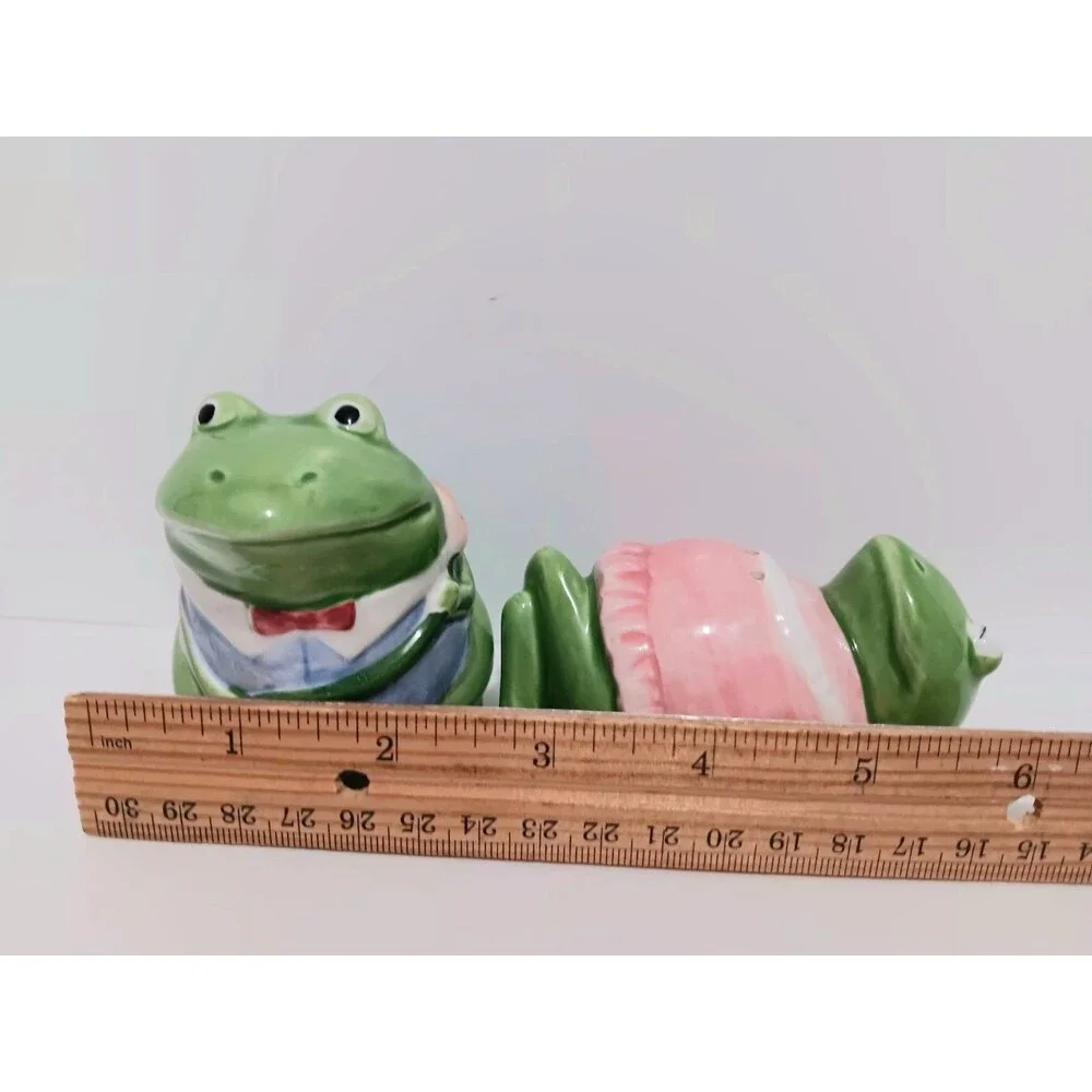 Otagiri Japan Mary Ann Baker Frog Ceramic Salt/Pepper Shakers